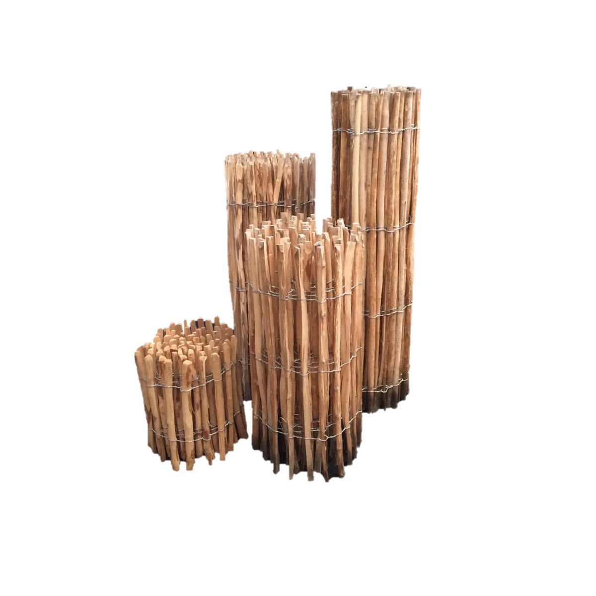 Rouleaux de ganivelle en noisetier de différentes hauteurs